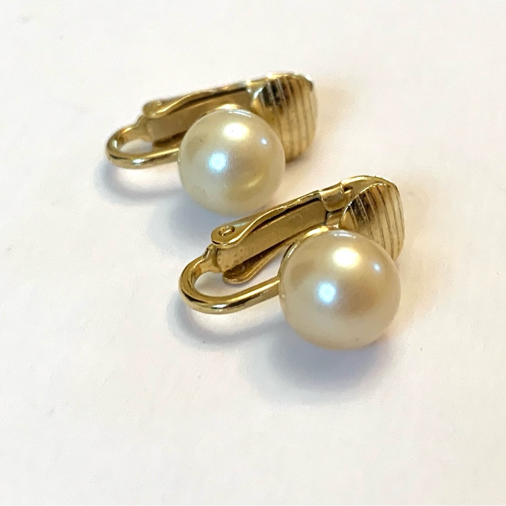 Vintage Hobe Solitaire Faux Pearl Clip On Earrings Gold Tone